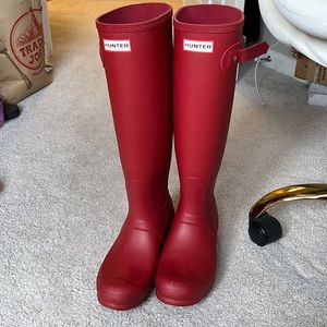 Hunter Rain Boot, size 8, red, barely worn